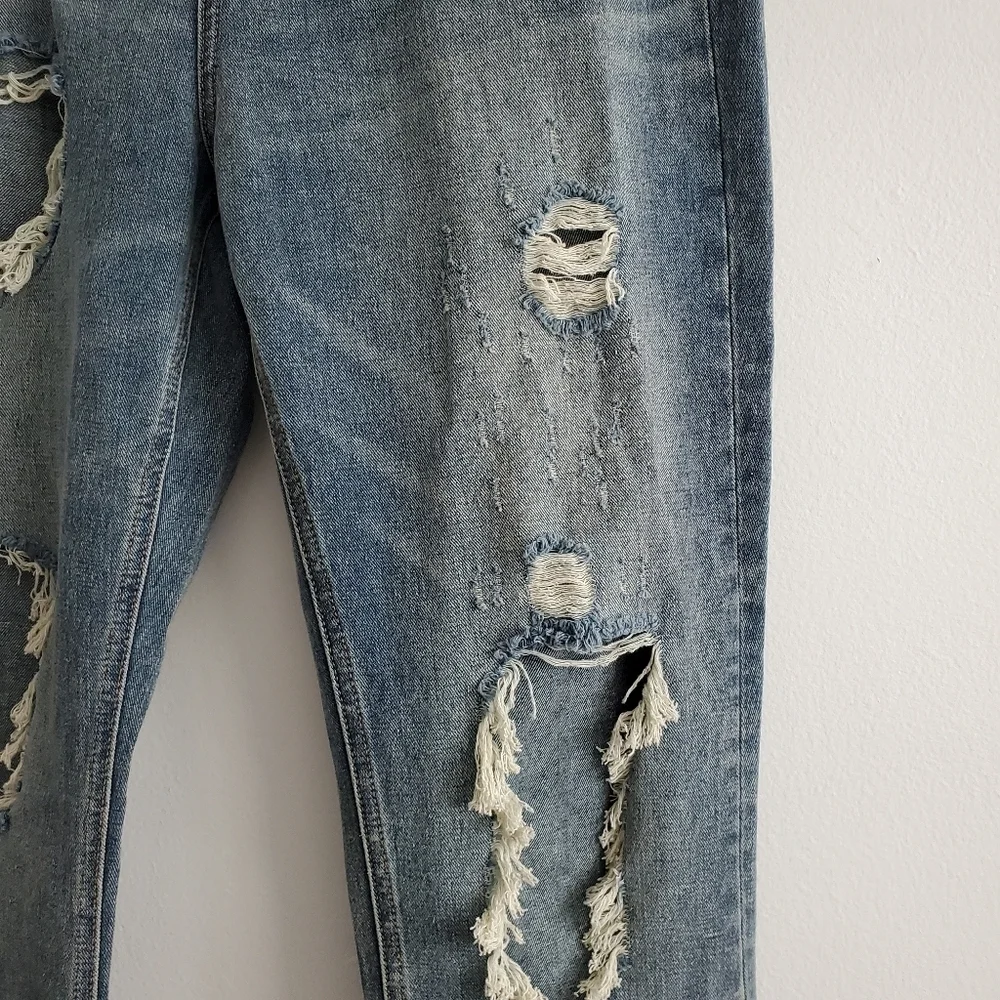 NEW Urban Outfitters BDG Straight & Narrow High Rise Distressed‎ Denim Jeans